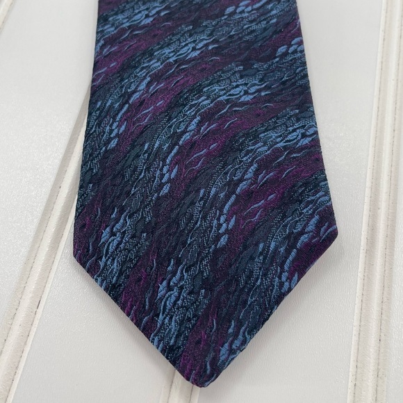 Givenchy Monsieur Vintage Italian Silk Blue and Purple Tie - Picture 3 of 6